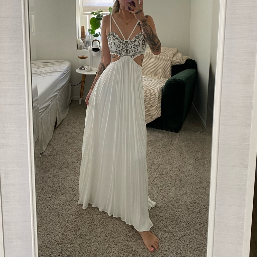 Jetset Diaries Embroidered Maxi Dress